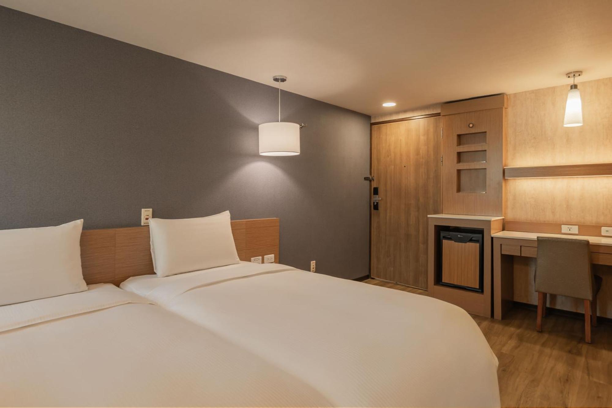 Kindness Hotel - Tainan Chihkan Tower Номер фото